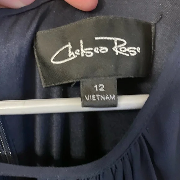 Gorgeous flirty size 12 navy dress worn once. - Picture 4 of 4